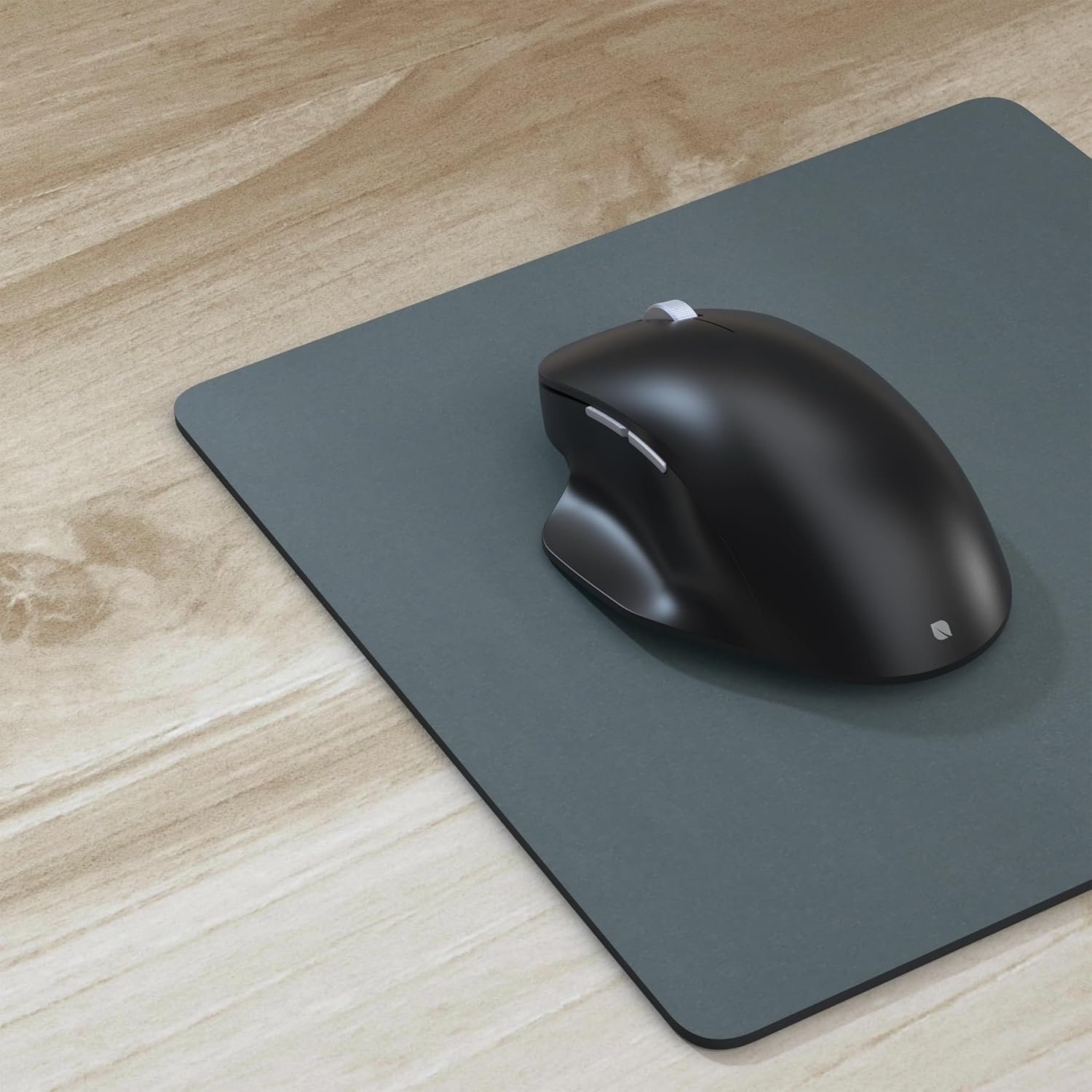 Incase Ergonomic Wireless Bluetooth Mouse - Black